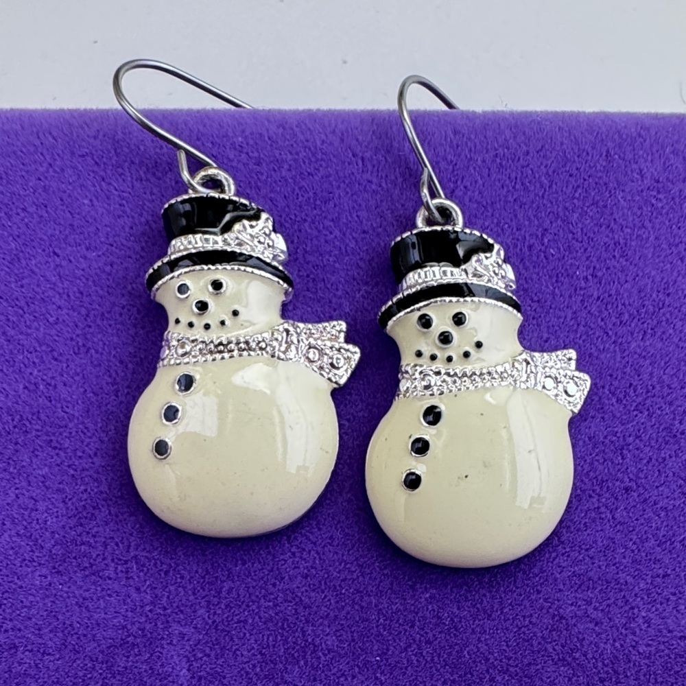 💛 Festive Snowman Dangle Earrings | Black & Cream Enamel | Winter Wonderland